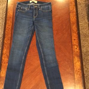 Very dark blue jeans